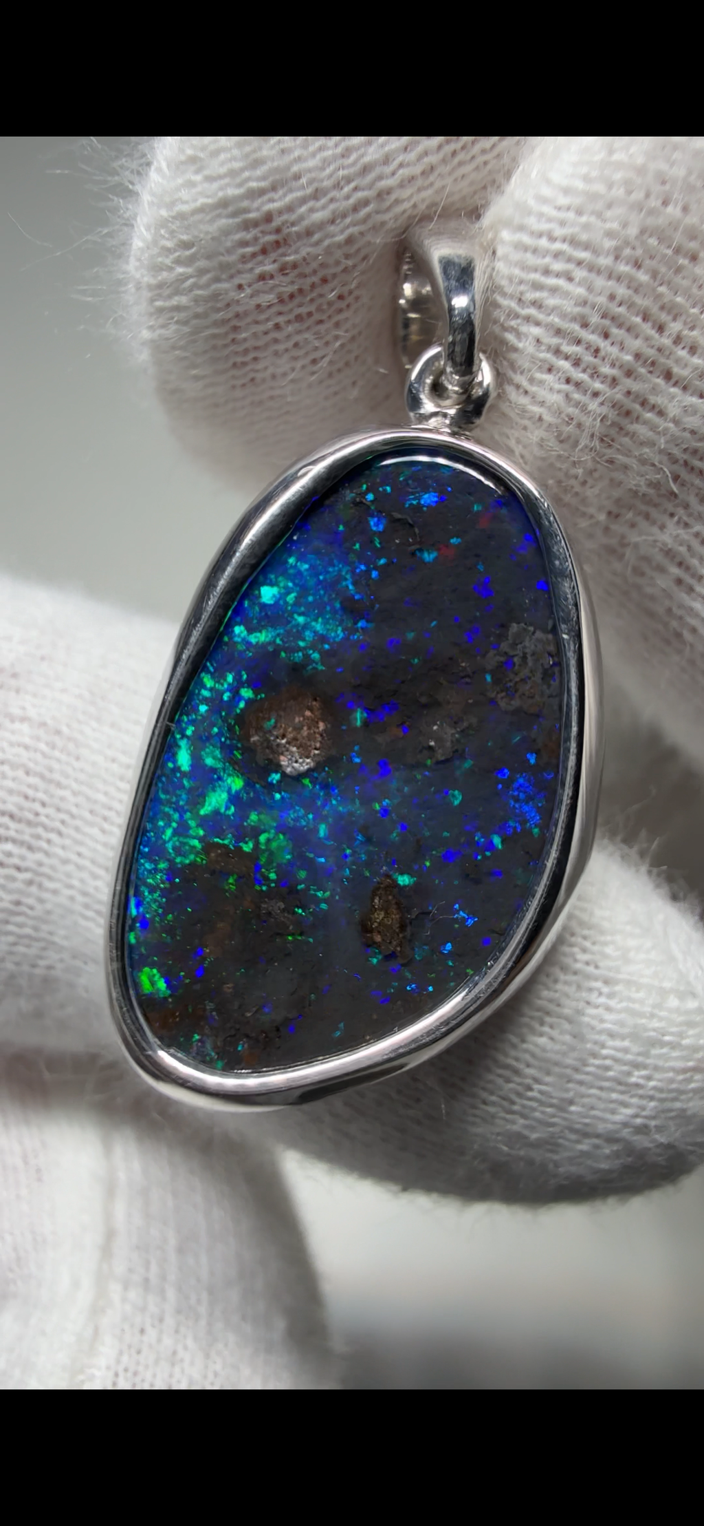 Boulder Pendant BP19