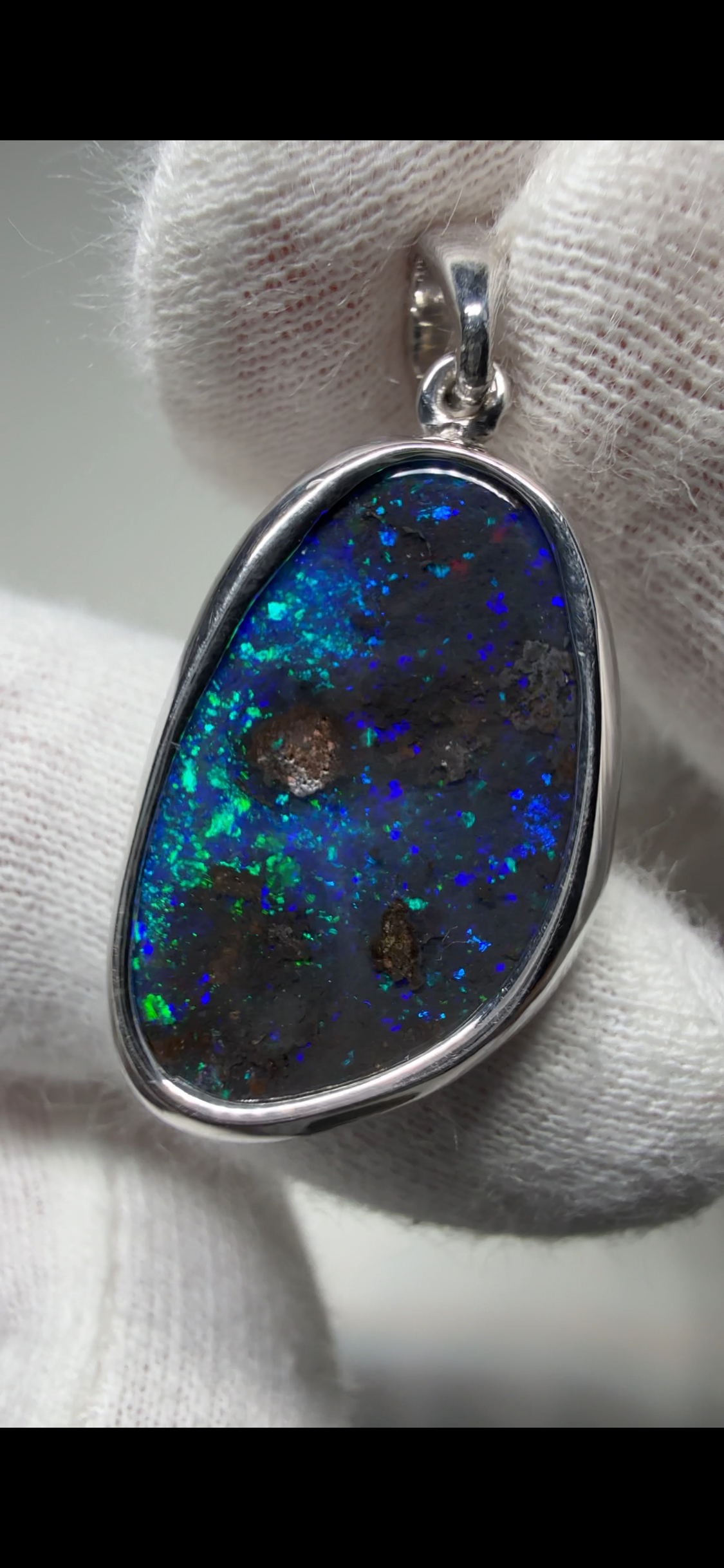 Boulder Pendant BP19