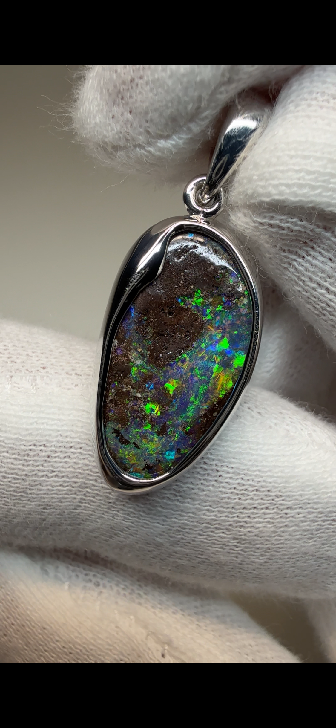 Boulder pendant BP22