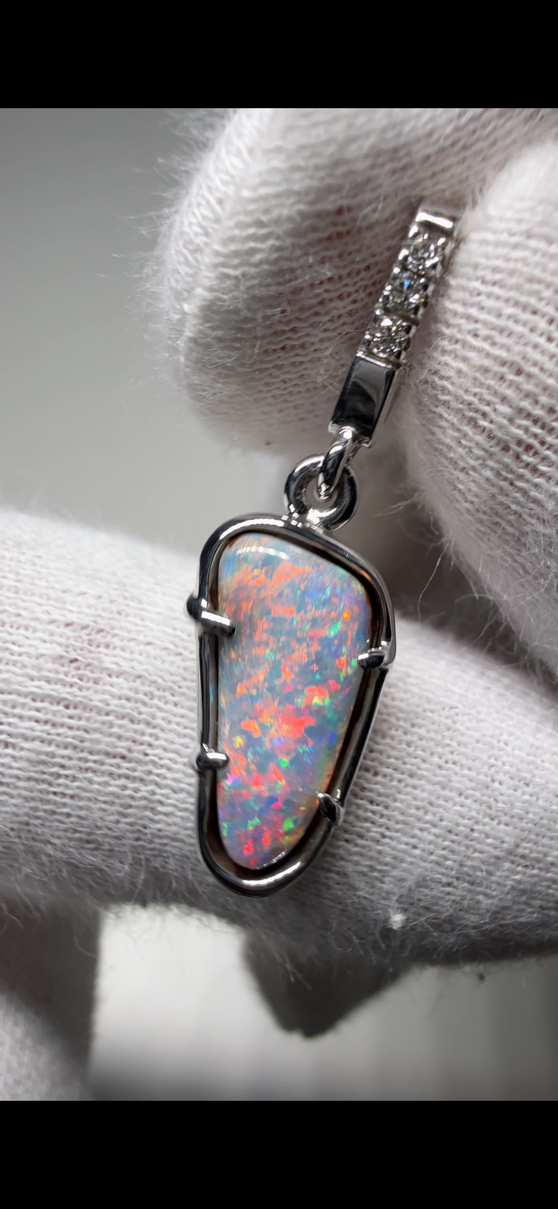 Boulder Pendant BP32