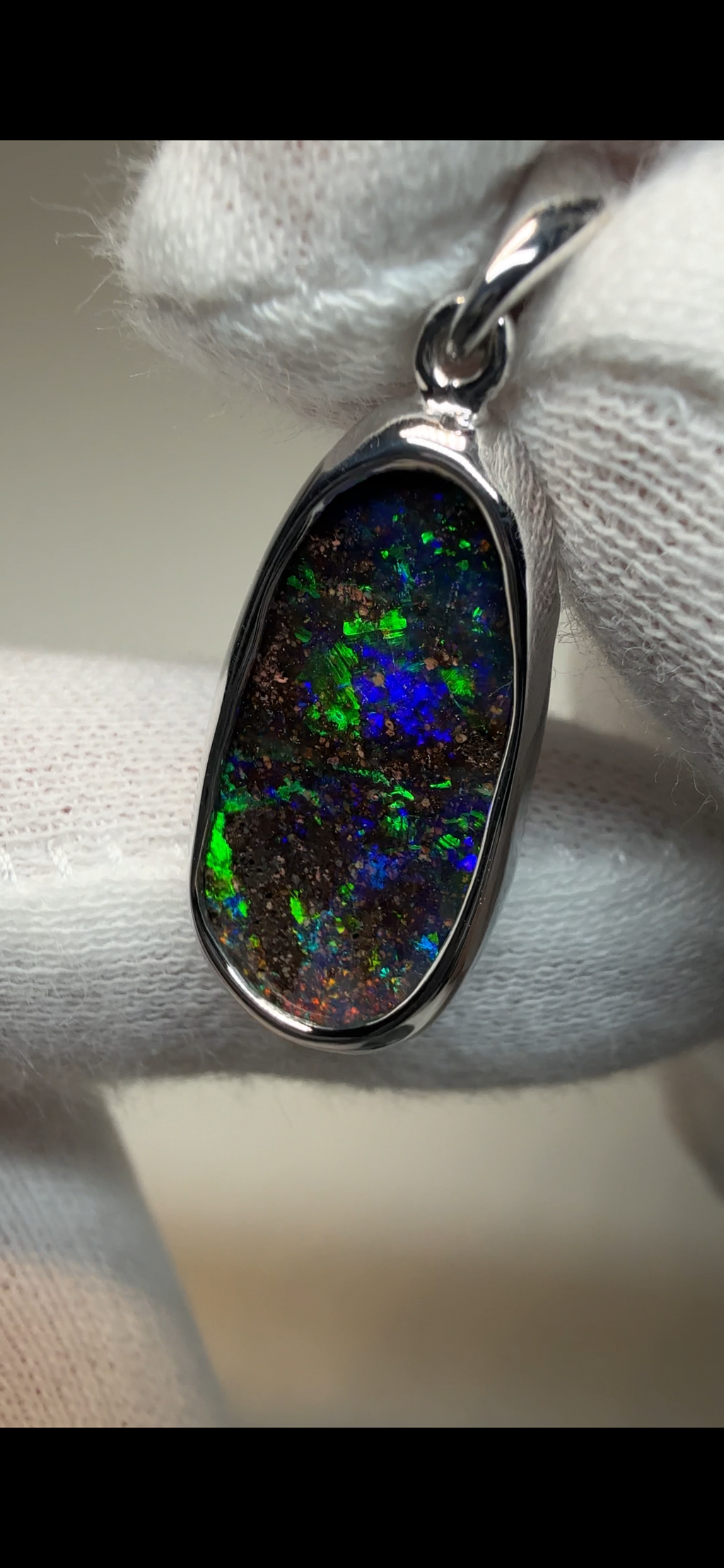 Boulder Pendant BP24