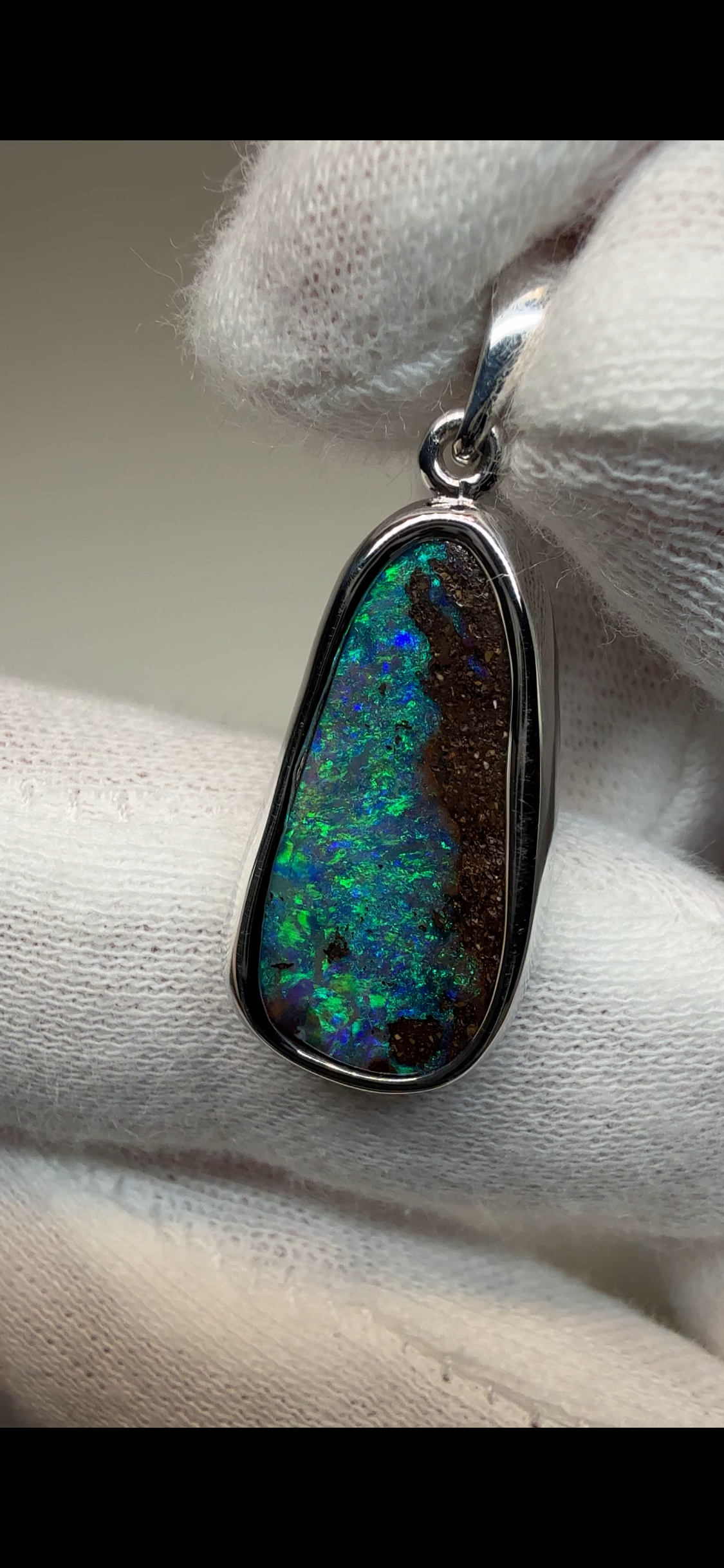Boulder Pendant BP27