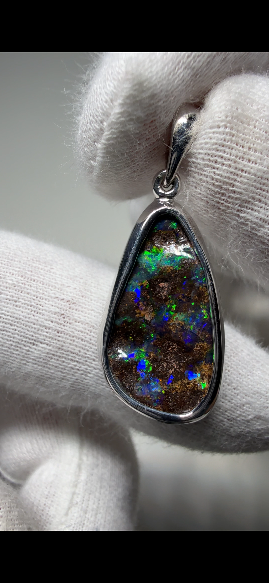 BOULDER PENDANT BP25