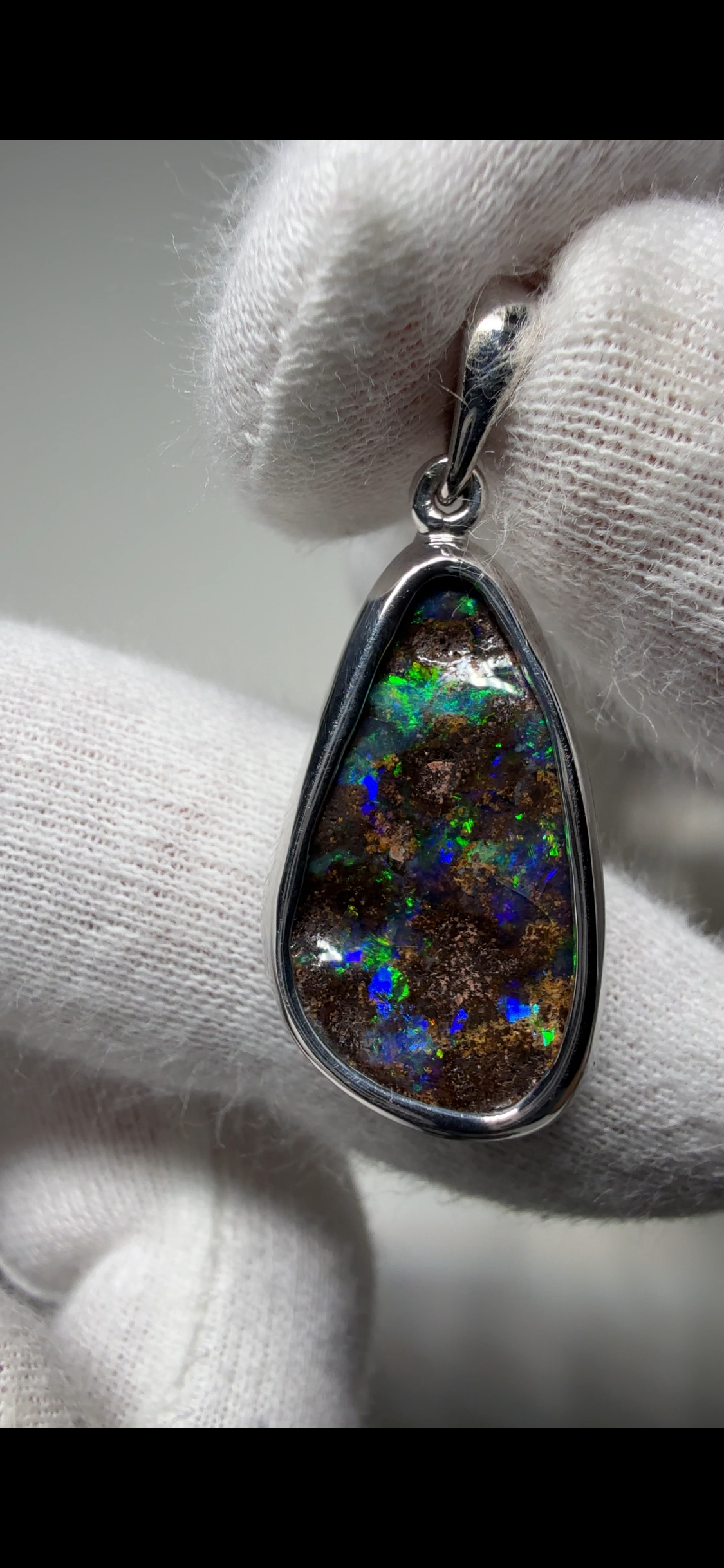 BOULDER PENDANT BP25