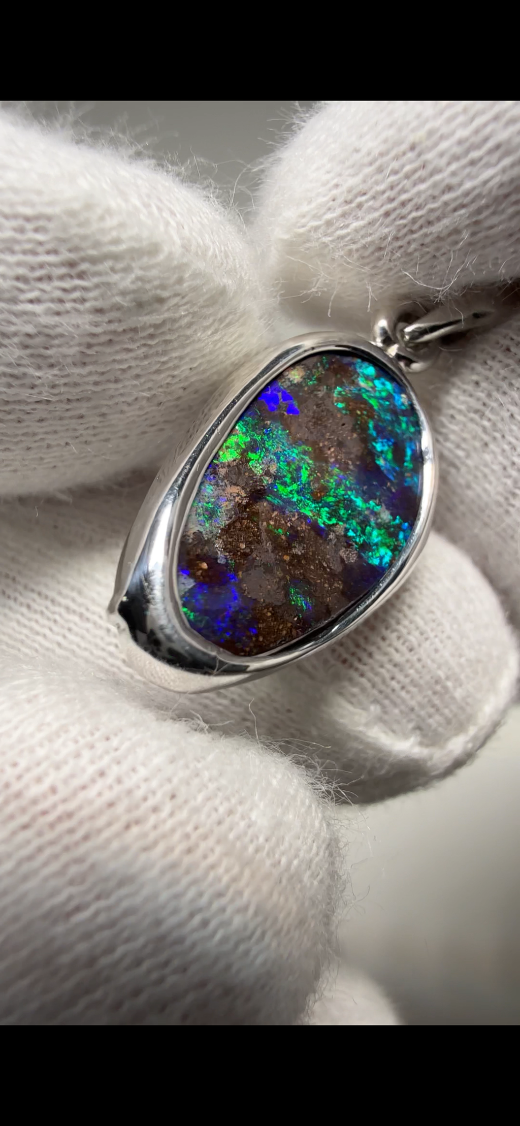 Crazy value Boulder pendant B6