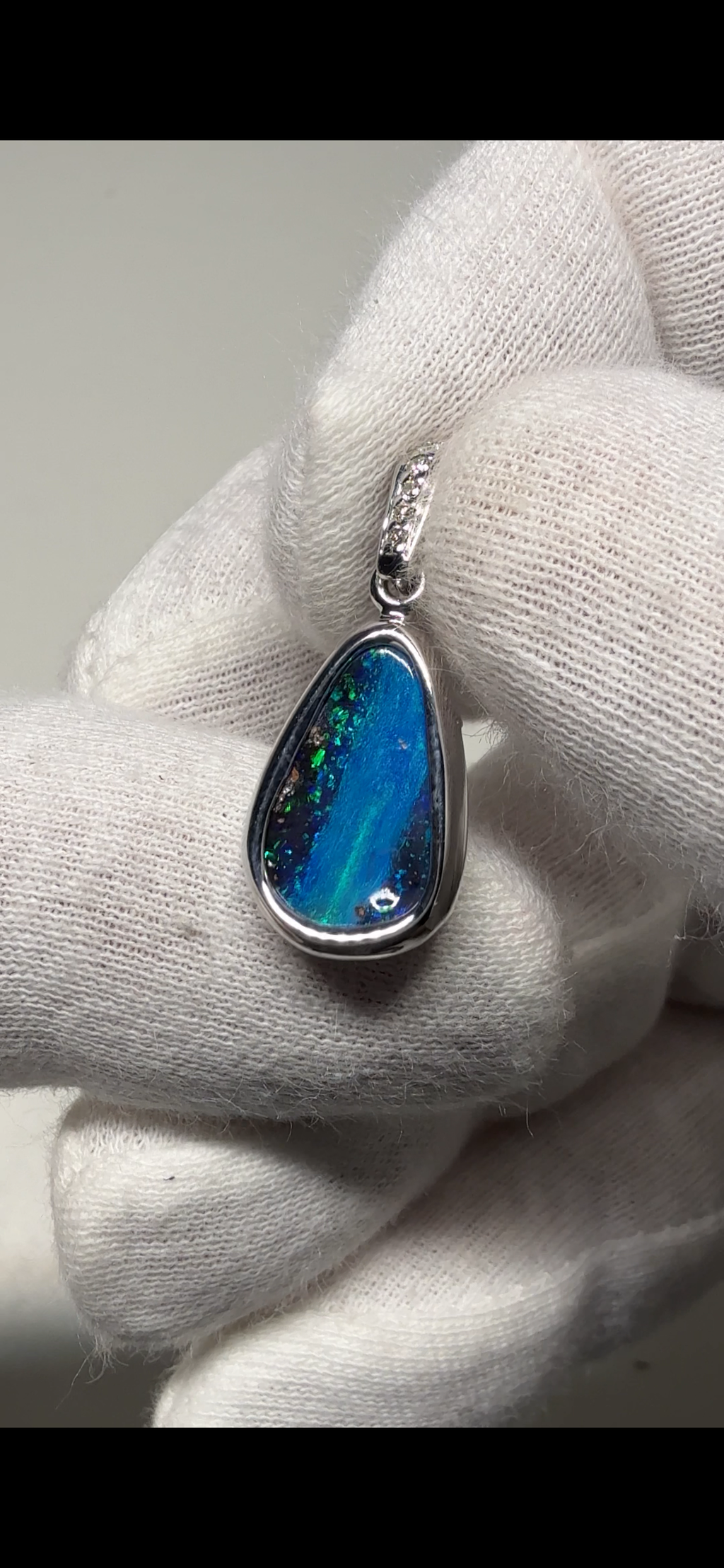 BOULDER PENDANT BP72