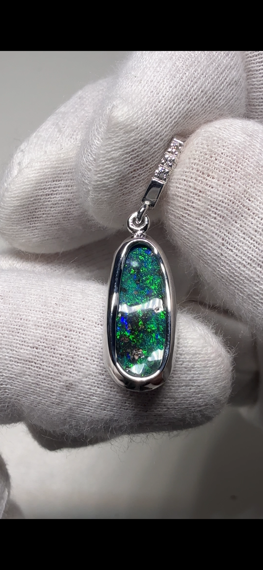 BOULDER PENDANT BP73