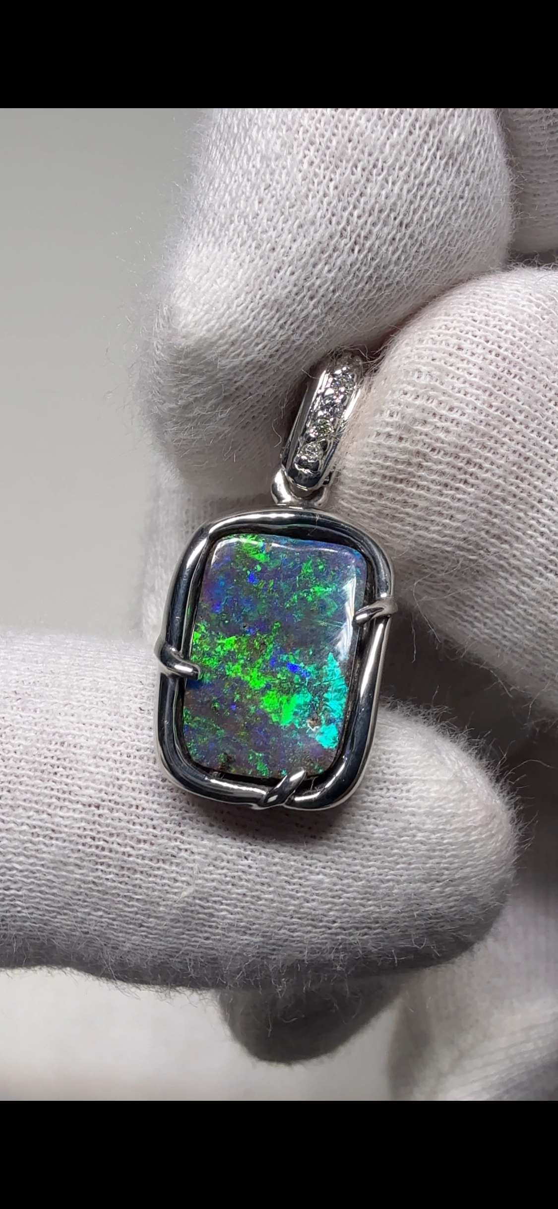 BOULDER PENDANT BP71