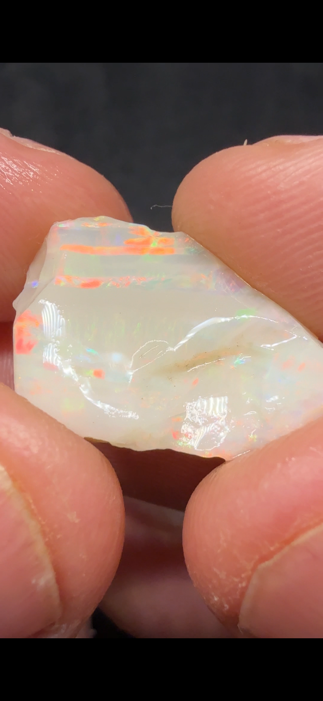 RAINBOW COLOURS SINGLE ROUGH STONE 13.90CTS SZP6