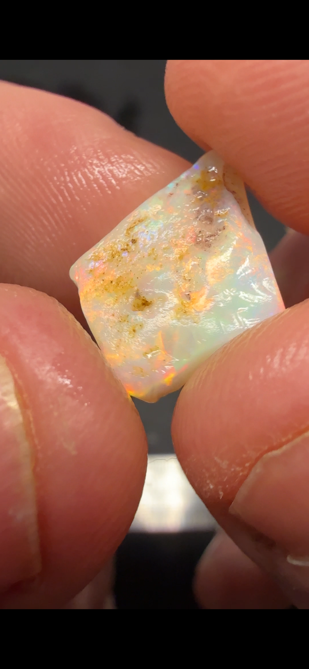 SUPER BRIGHT SINGLE ROUGH STONE 4.80CTS SZP5