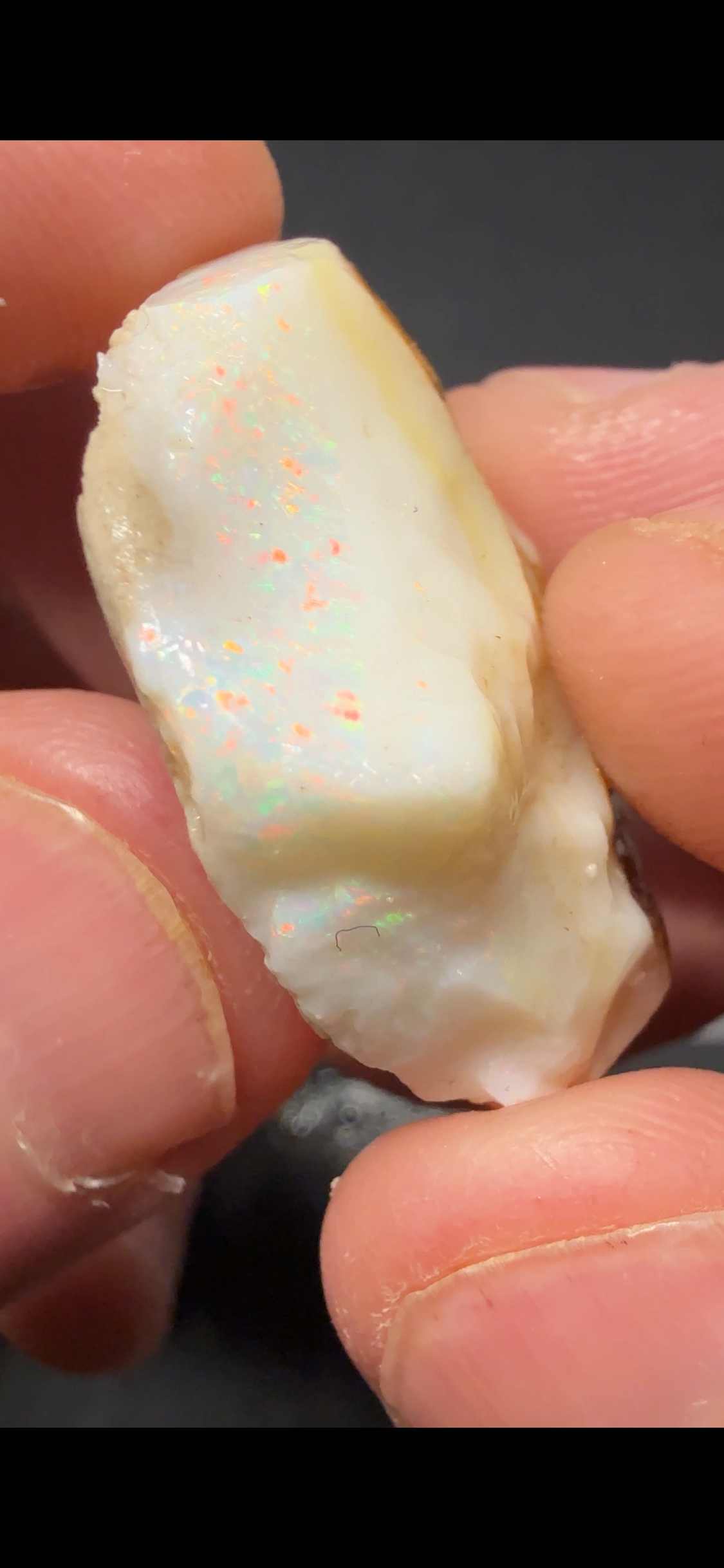 BRIGHT CHUNK SINGLE ROUGH STONE 49.7CTS ZHP9