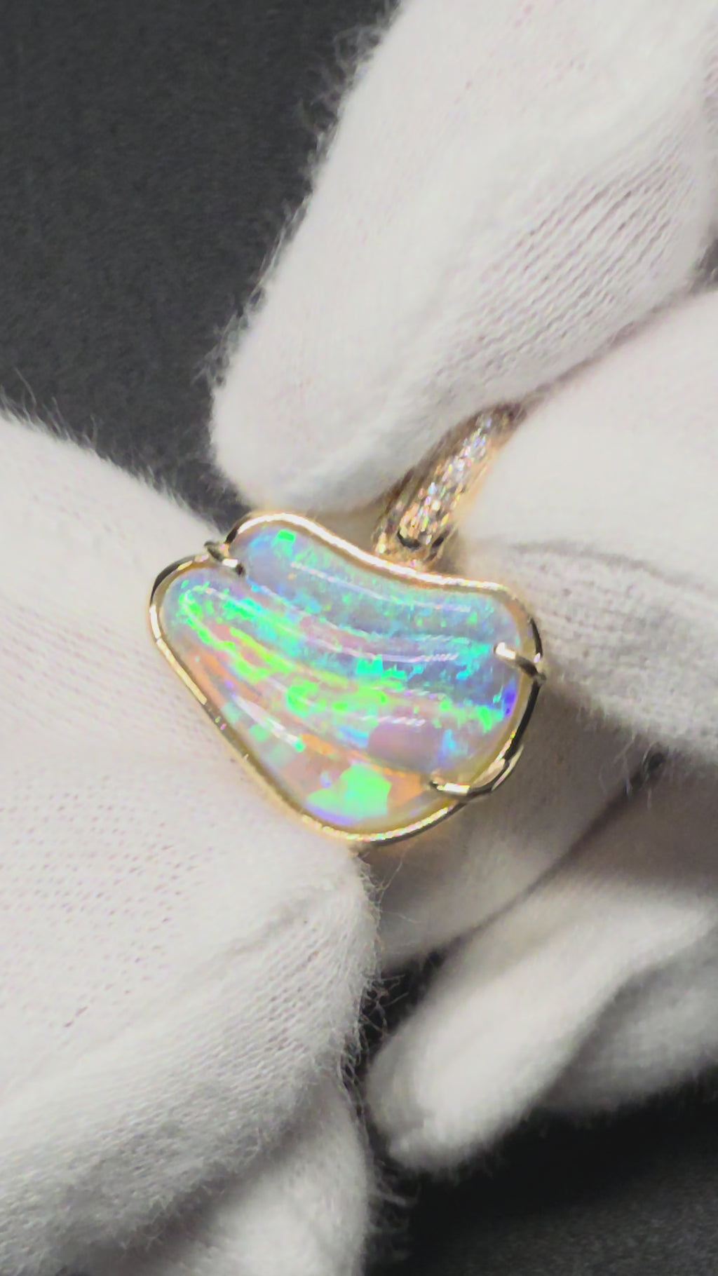 14K SOLID GOLD LIGHTENING RIDGE CRYSTAL CARVING PENDAND SET WITH DIAMONDS LR3