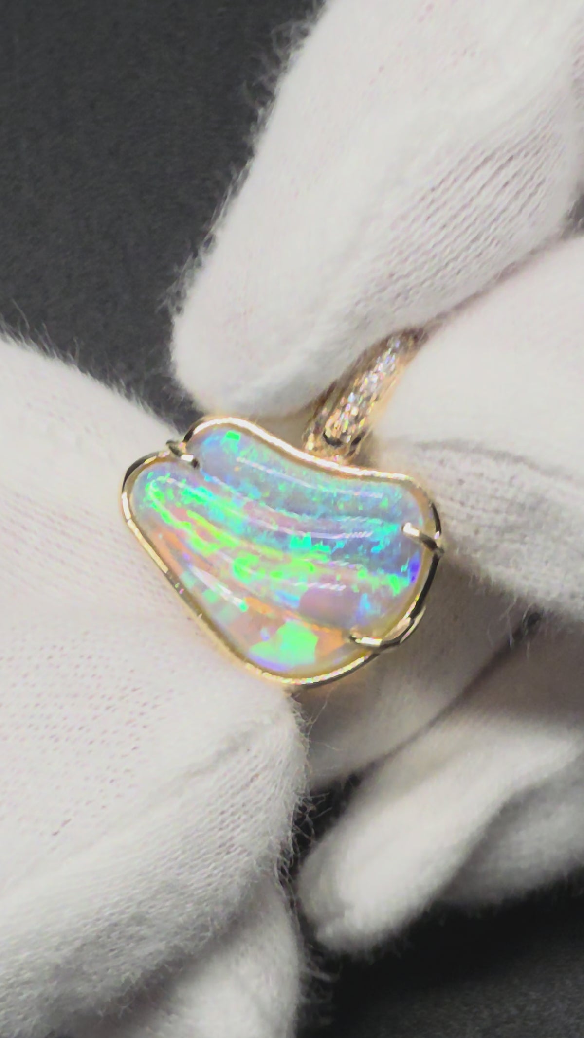 14K SOLID GOLD LIGHTENING RIDGE CRYSTAL CARVING PENDAND SET WITH DIAMONDS LR3