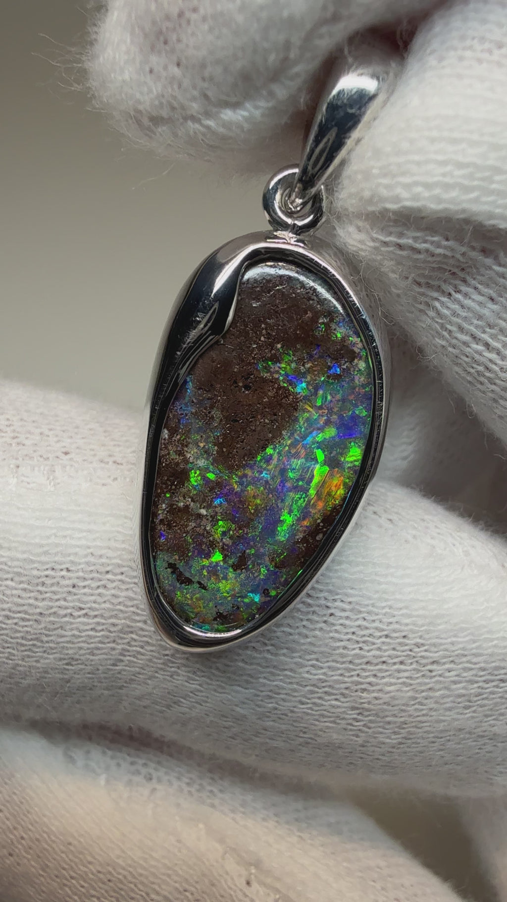 Boulder pendant BP22