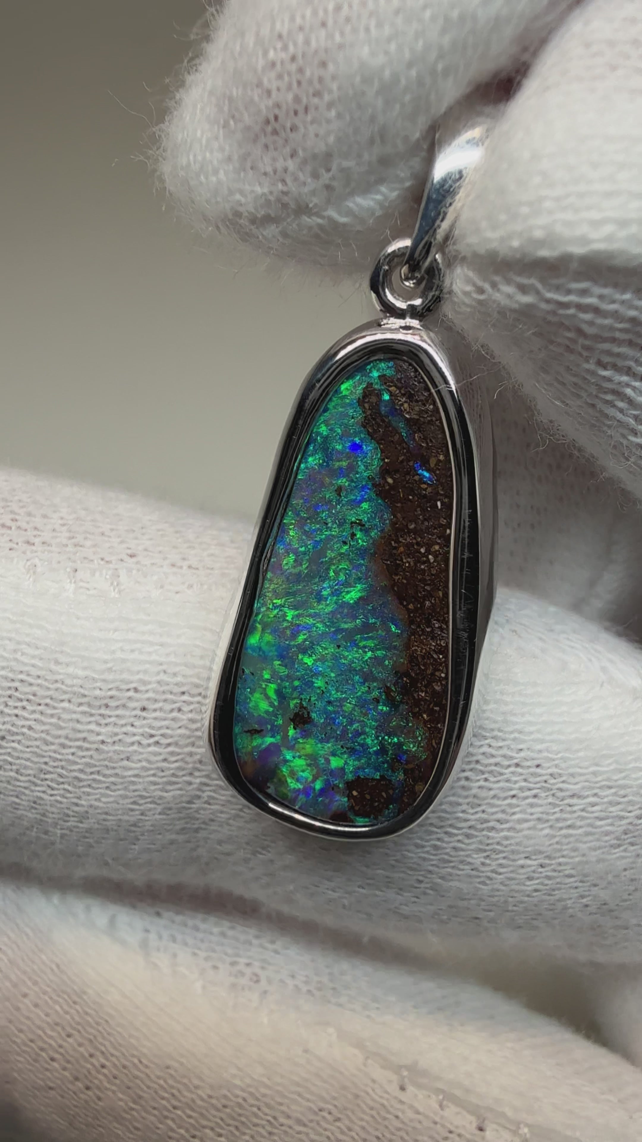 Boulder Pendant BP27