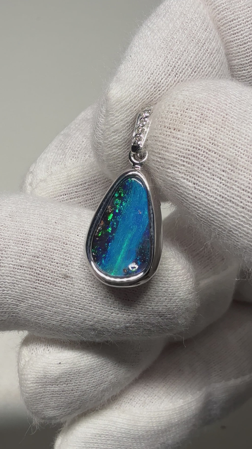 BOULDER PENDANT BP72