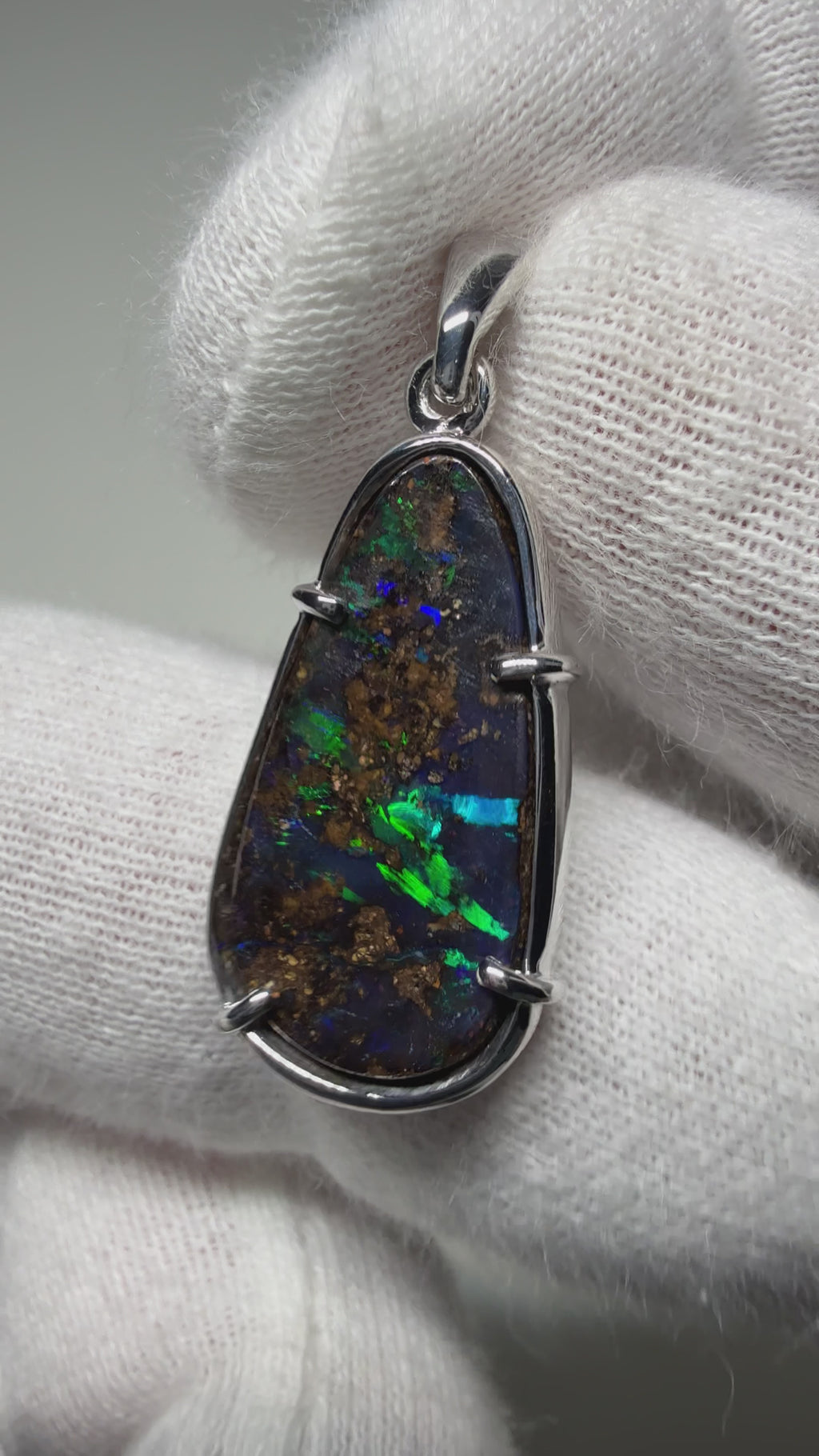 Boulder Pendant BP33
