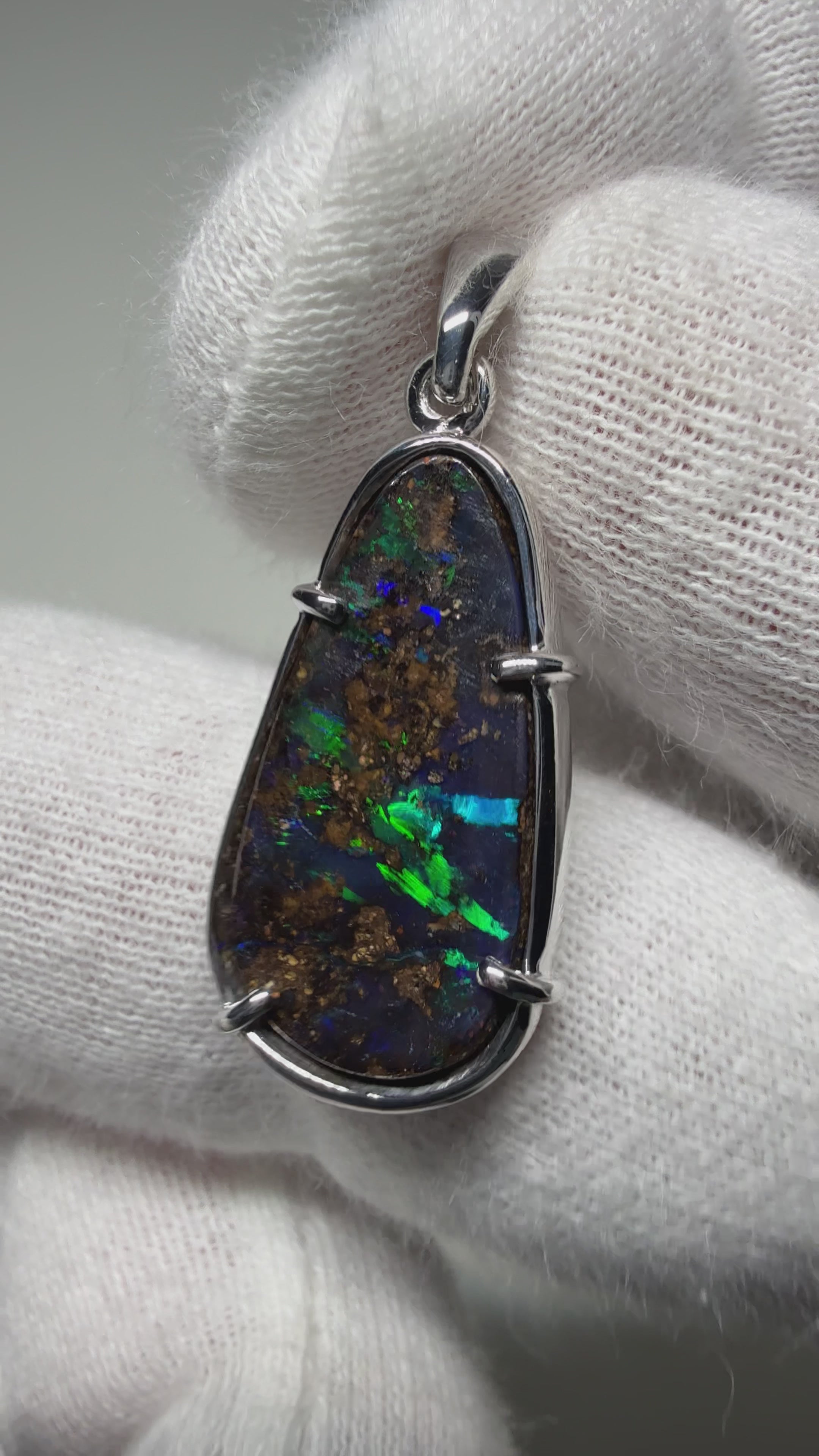 Boulder Pendant BP33