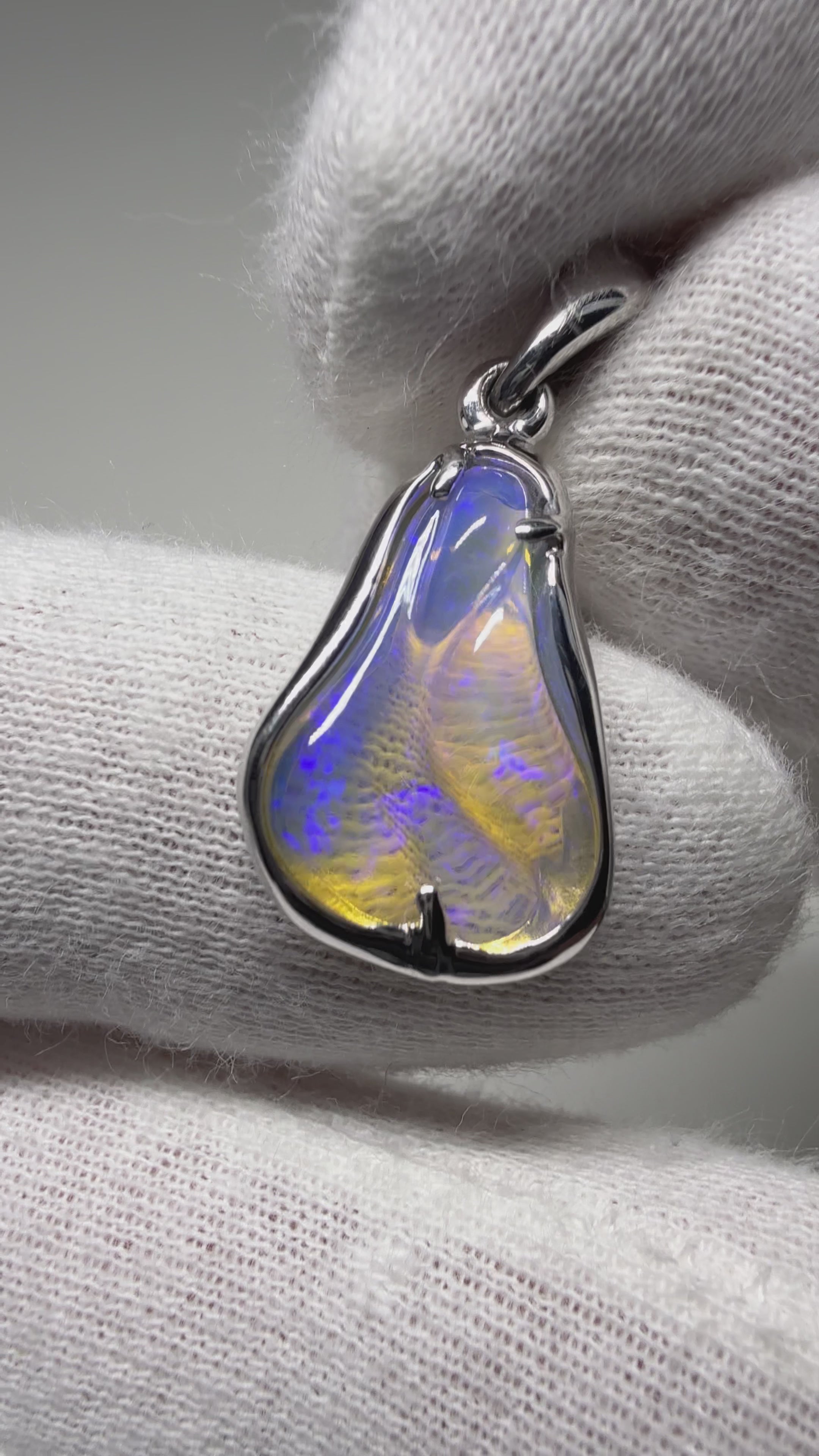 Lightning Ridge Carving pendant LR1