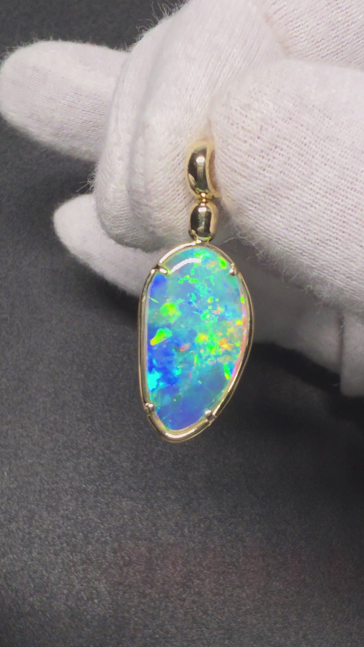 18K Solid Gold Coober Pedy Opal Pendant – Rare Gem-Grade Shell Skin