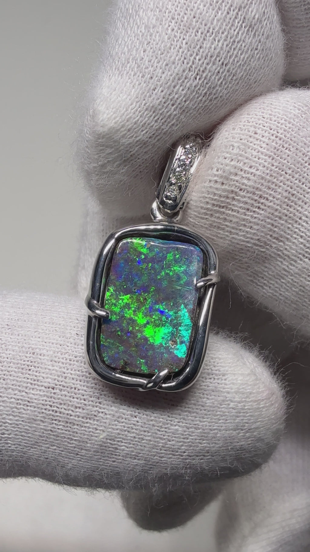 BOULDER PENDANT BP71