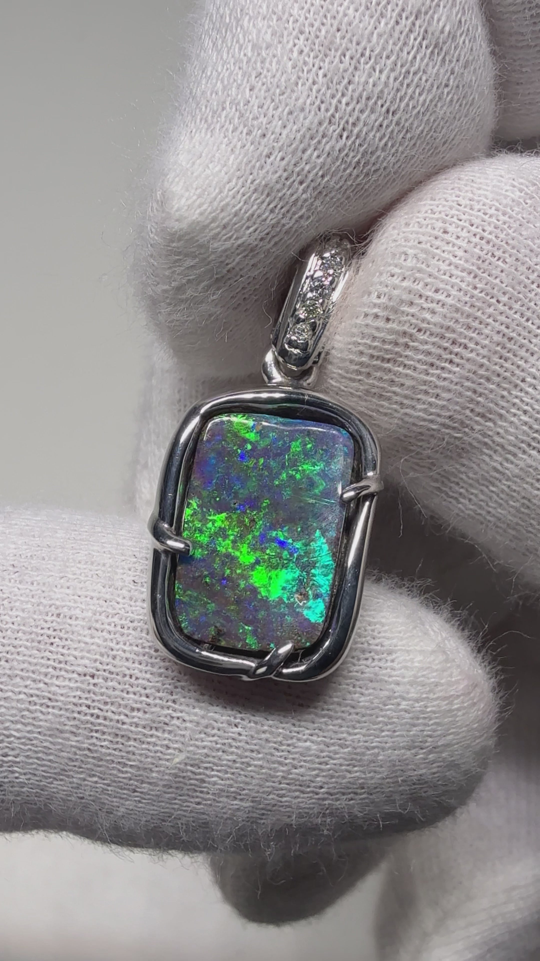 BOULDER PENDANT BP71