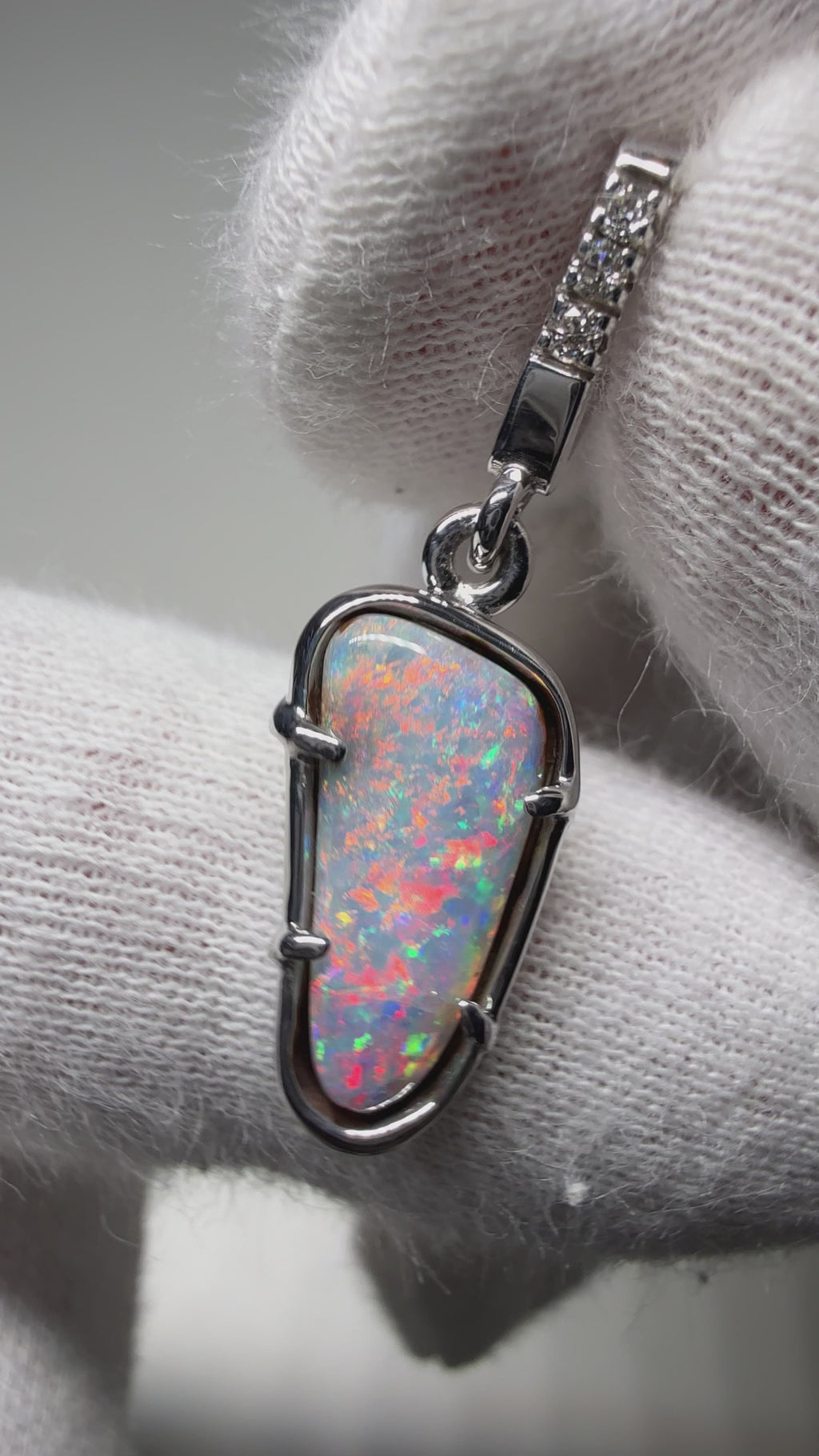 Boulder Pendant BP32