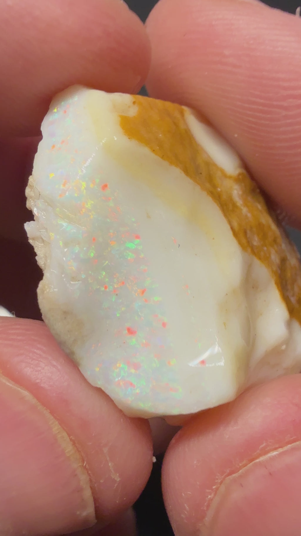 BRIGHT CHUNK SINGLE ROUGH STONE 49.7CTS ZHP9