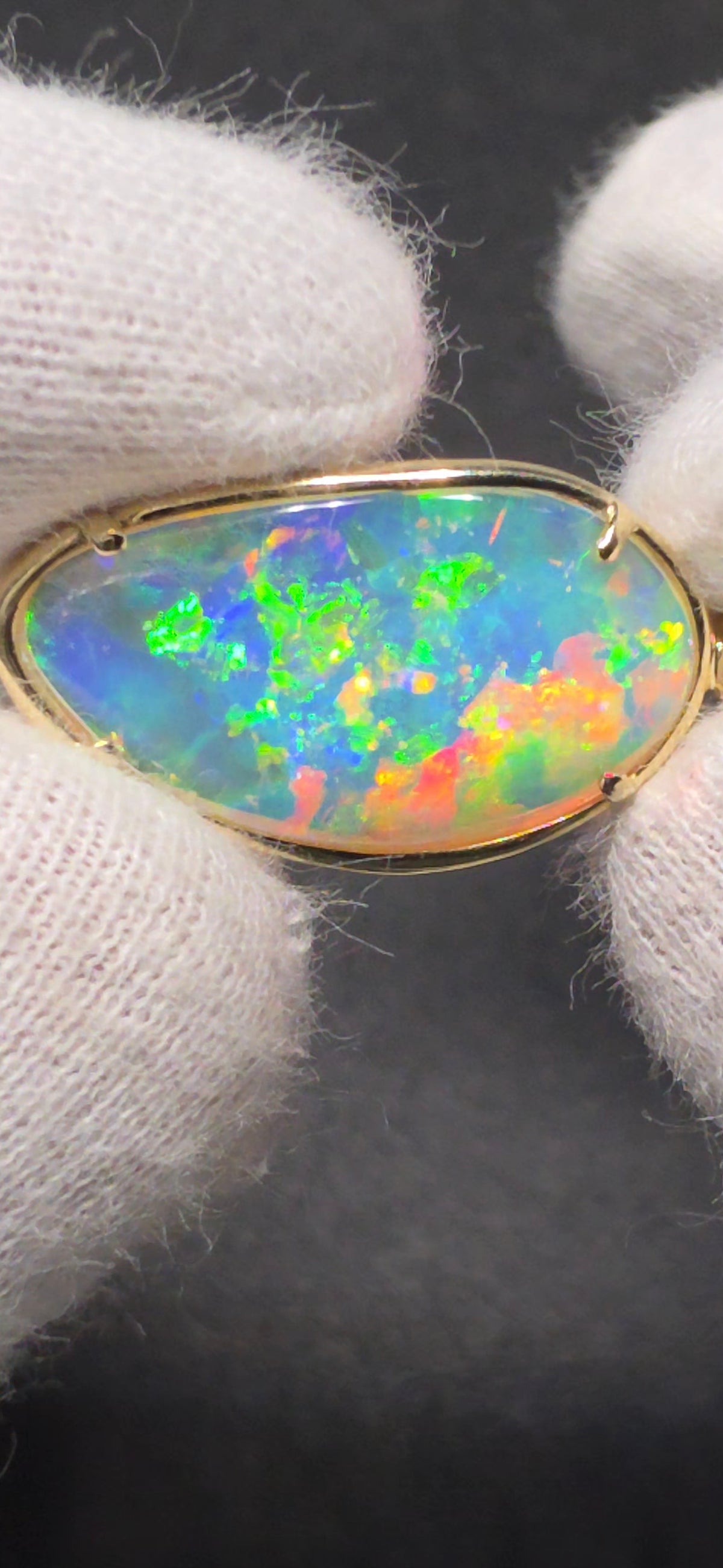 18K Solid Gold Coober Pedy Opal Pendant – Rare Gem-Grade Shell Skin